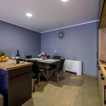 Apartment Elena *