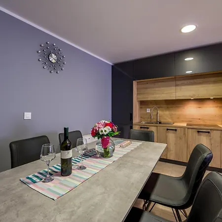 Elena Apartment *